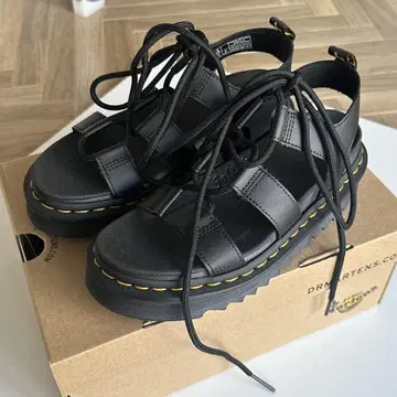 Dr.Martens 닥터마틴 NARTILLA 레이스업 샌들