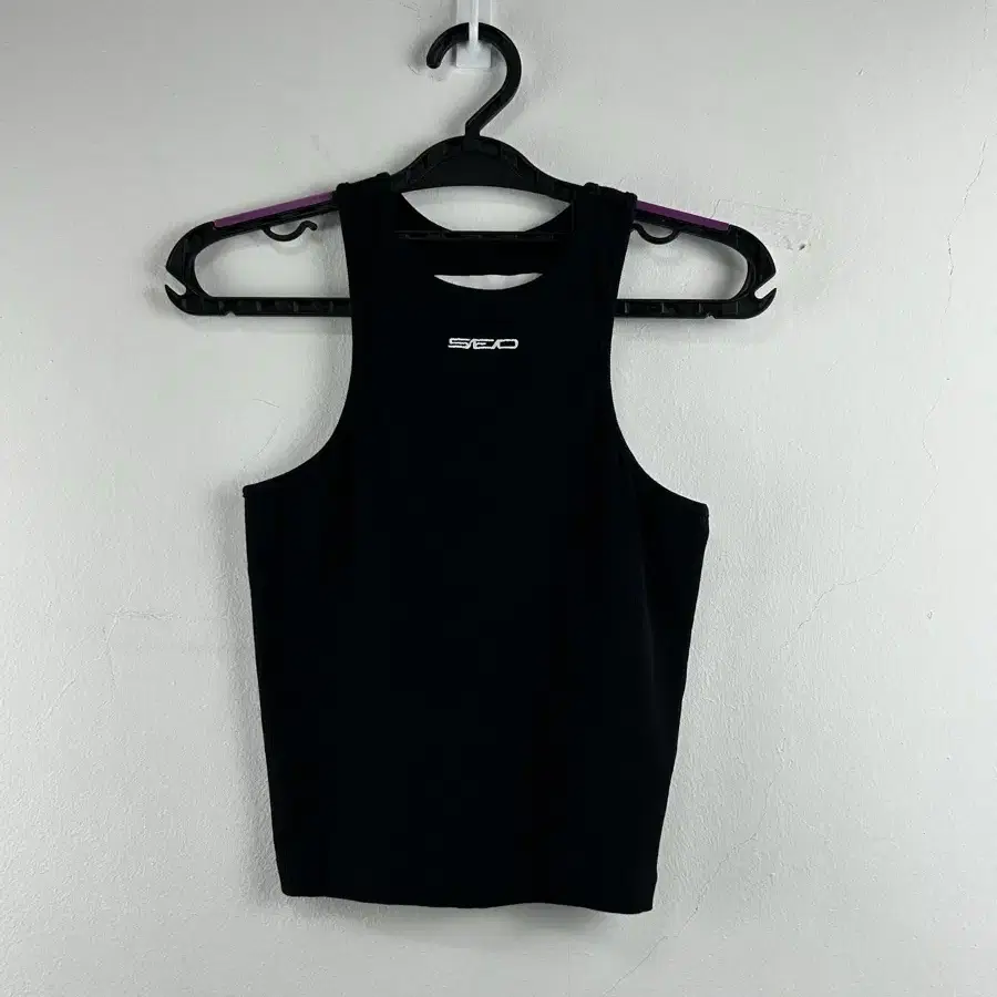 【sio seoul】SHOULDER CUT-OUT SCISSOR TOP sio seoul】SHOULDER CUT-OUT SCISSOR TOP (SIO/Tシャツ