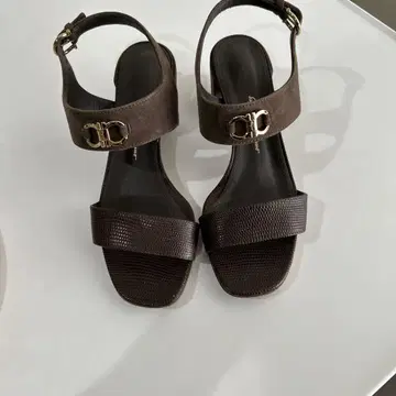 페라가모 샌들