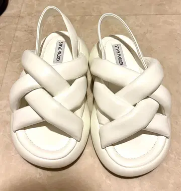 STEVE MADDEN 스티브 매든 화이트 샌들 24cm