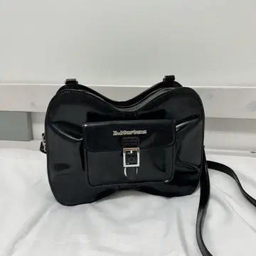 Dr.Martens BOW 백 리본 백