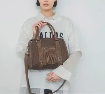 앤티크 페이크 가죽 보스턴 지나시스 미사용 새상품 이번 시즌 신상