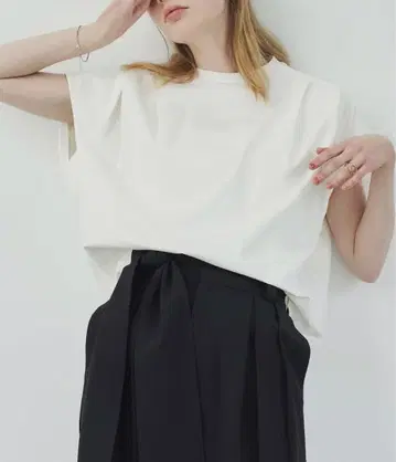 ELENDEEK 엘렌딕 SHOULDER TUCK CS