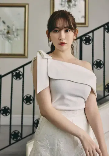 Herlipto Asymmetric Ribbon Top 하립투