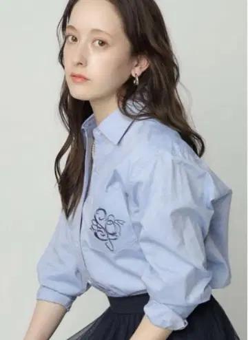 Arpege story 아르페쥬 스토리 엠블럼 자수 셔츠 블루