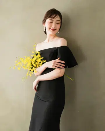 오프숄더 블랙 롱 드레스