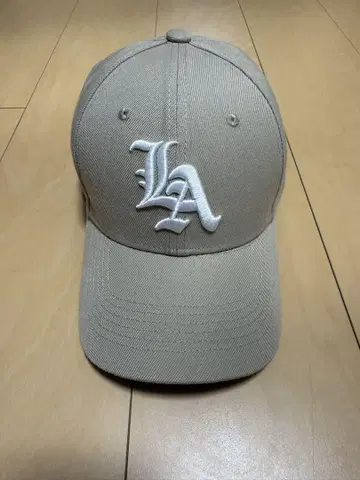 글리터 LA 로고 자수 캡 베이지