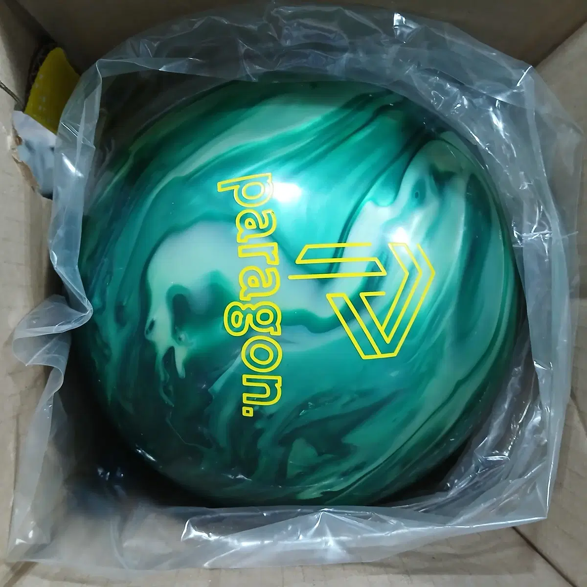未使用 TRACK パラゴンパール　15ポンド New Track Paragon Pearl Bowling Ball | 1st Quality (14lb