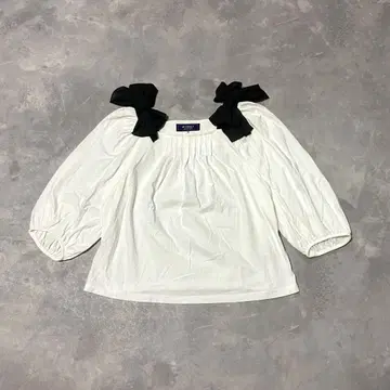엠즈 그레이시 어깨 리본 컷 티셔츠 7부 소매 클리닝 완료