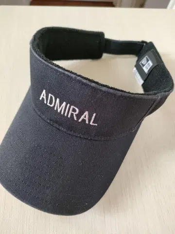 미사용 새상품 ADMRIAL 골프용 블랙(다크 네이비?) 바이저