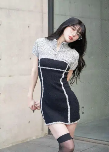 다리치 라인 슬라브 니트 미니 원피스