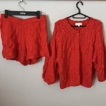 LA MAILLE SEZANE 오렌지 레드 크로쉐 셋업 니트
