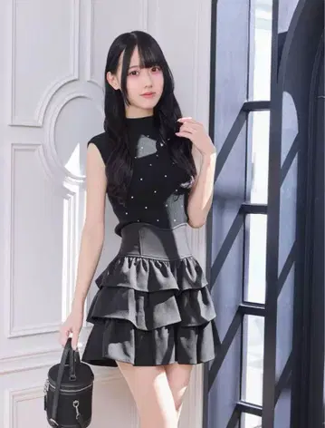 미셸 마카롱 프릴 슬림 레그 스커트 블랙