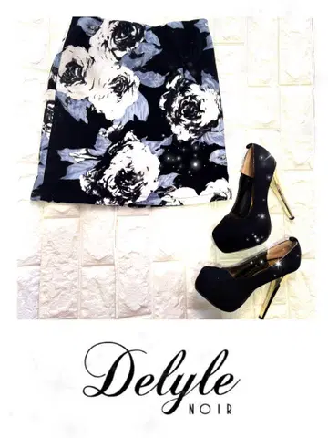 Delyle NOIR 델릴 누아르 타이트한 꽃무늬 스커트