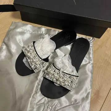 쥬세페 자노티 샌들 펄 비쥬 35