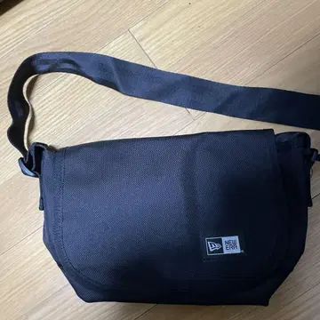 뉴에라 블랙 숄더백