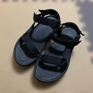 Teva 블랙 스포츠 샌들