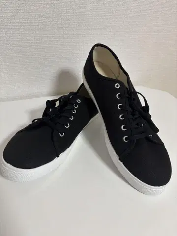 블랙 캔버스 스니커즈