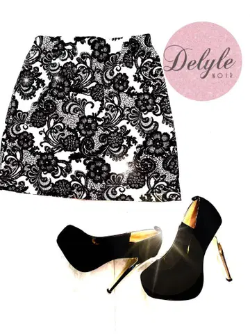 Delyel NOIR 델리엘 누아르 타이트 스커트