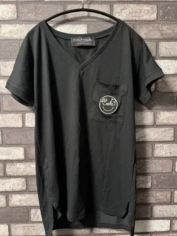 COOLATIQUES 블랙 V넥 티셔츠