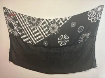 Desigual 기하학 패턴 스톨 데시구알