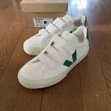VEJA Recife 로고 크롬 프리 레더 화이트 & 에메랄드 #38