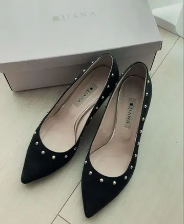 DIANA 스터드 장식 스웨이드 펌프스 23.5cm 네이비