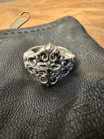 LEATHERS AND TREASURES 레더스 앤 트레저스