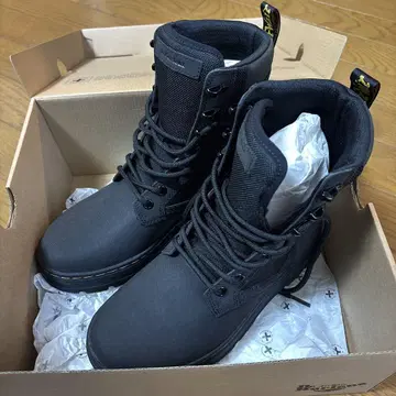 새상품 Dr.Martens IOWA 25280001