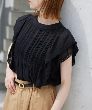 새상품급 라미 프릴 핀턱 블라우스