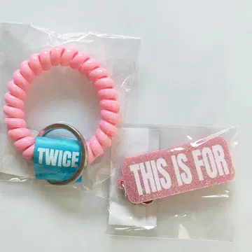 TWICE 팝업 코일 키링 워크숍 허벅지 momo
