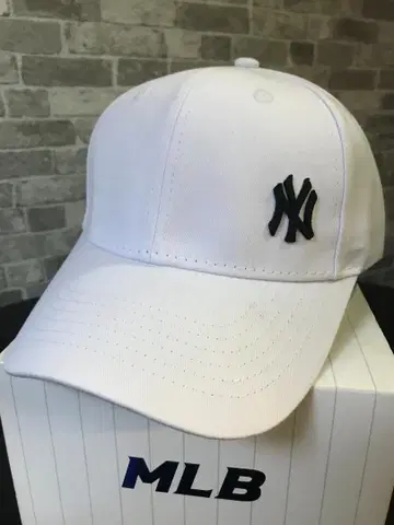 MLB 하이엔드 어패럴 라인 NY 양키스 사이드 로고 벨트 캡 화이트