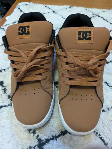 DCSHOES 새상품이지만 보관 상품입니다.
