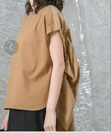 그레디 브릴리언트 AuieF 이종 소재 드레이프 컷 티셔츠