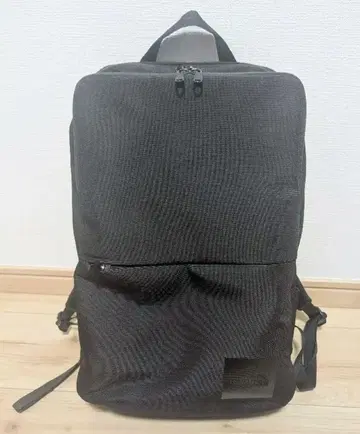 The North Face 셔틀 데이팩 슬림