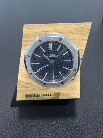 오데마 피게 로얄 오크 TABLE CLOCK 2015