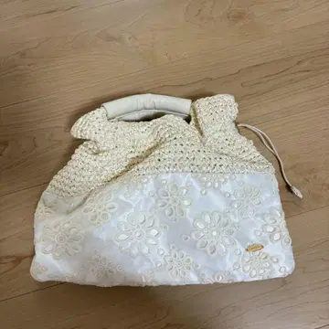 Laugoa 아이보리 핸드백