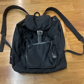블랙 나일론 백팩 플랩 포함