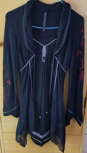 OZZ Ccroce 장미 프린트 블랙 튜닉