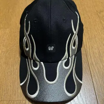 GAP 프레임 자수 캡