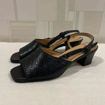Aquascutum 블랙 슬링백 샌들 22 EE