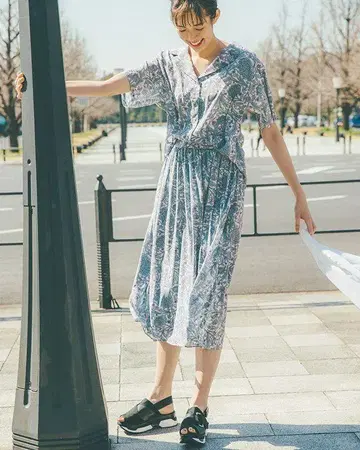 mysty woman 루즈 패턴 셋업 오픈 카라 셔츠 스커트
