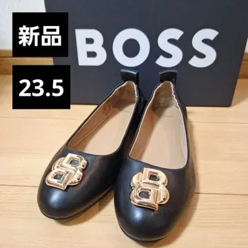 BOSS Double B 모노그램 메탈 디테일 발레리나 펌프스