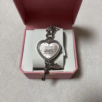 새상품 쥬시꾸뛰르 시계