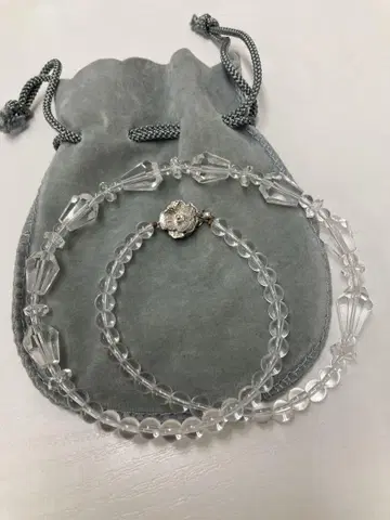 화이트 수정 목걸이