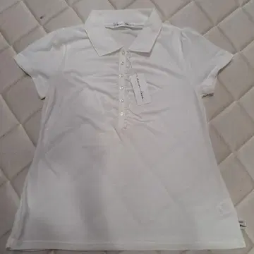 새상품. 귀여운 오카다 화이트 폴로 셔츠 새 택 포함