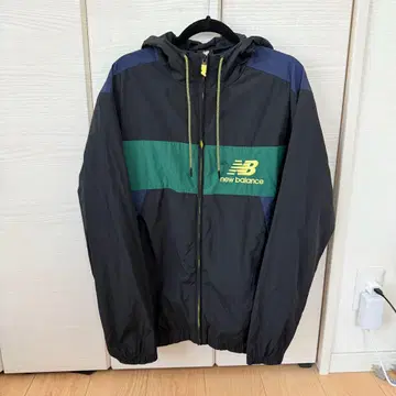 New Balance 나일론 자켓 후드 부착