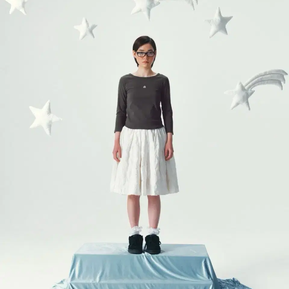 COYSEIO☆ SYMBOL LOGO CAPRI SLEEVES 코이세이오 심볼 로고 카프리 슬리브 샌드 | COYSEIO | KREAM