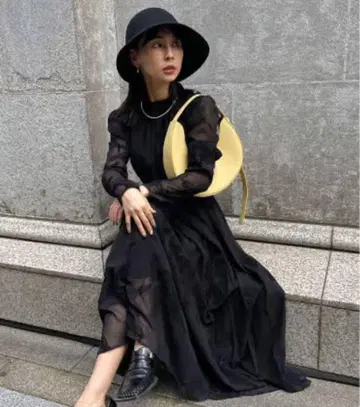 UND CALLA FLOCKY DRESS 블랙 M 사이즈