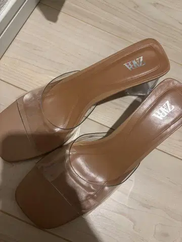 자라 클리어 힐 클리어 샌들